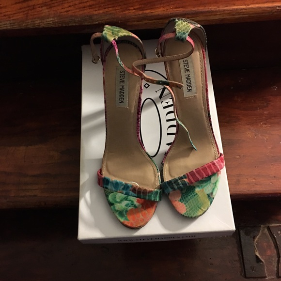 Steve Madden multi color snakeskin sandal - Picture 4 of 4